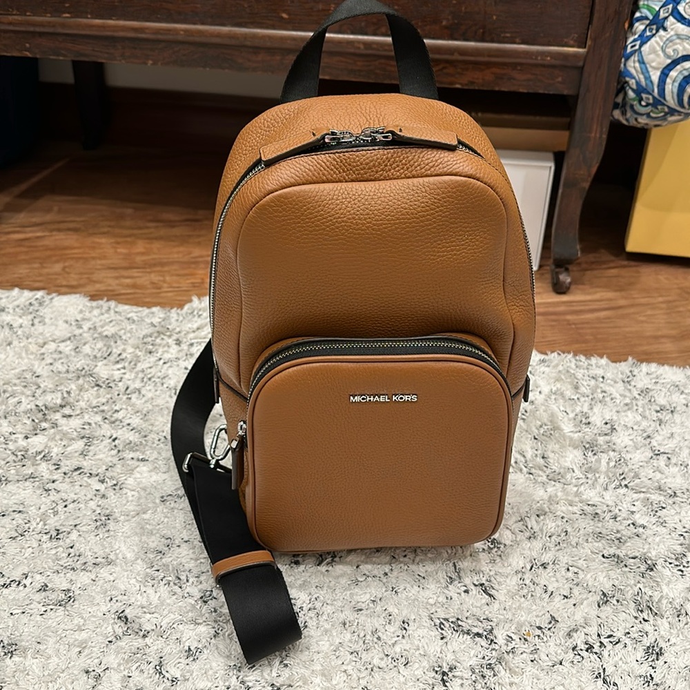Michael kors sling back leather back pack LIKE NEW - Picture 3 of 5